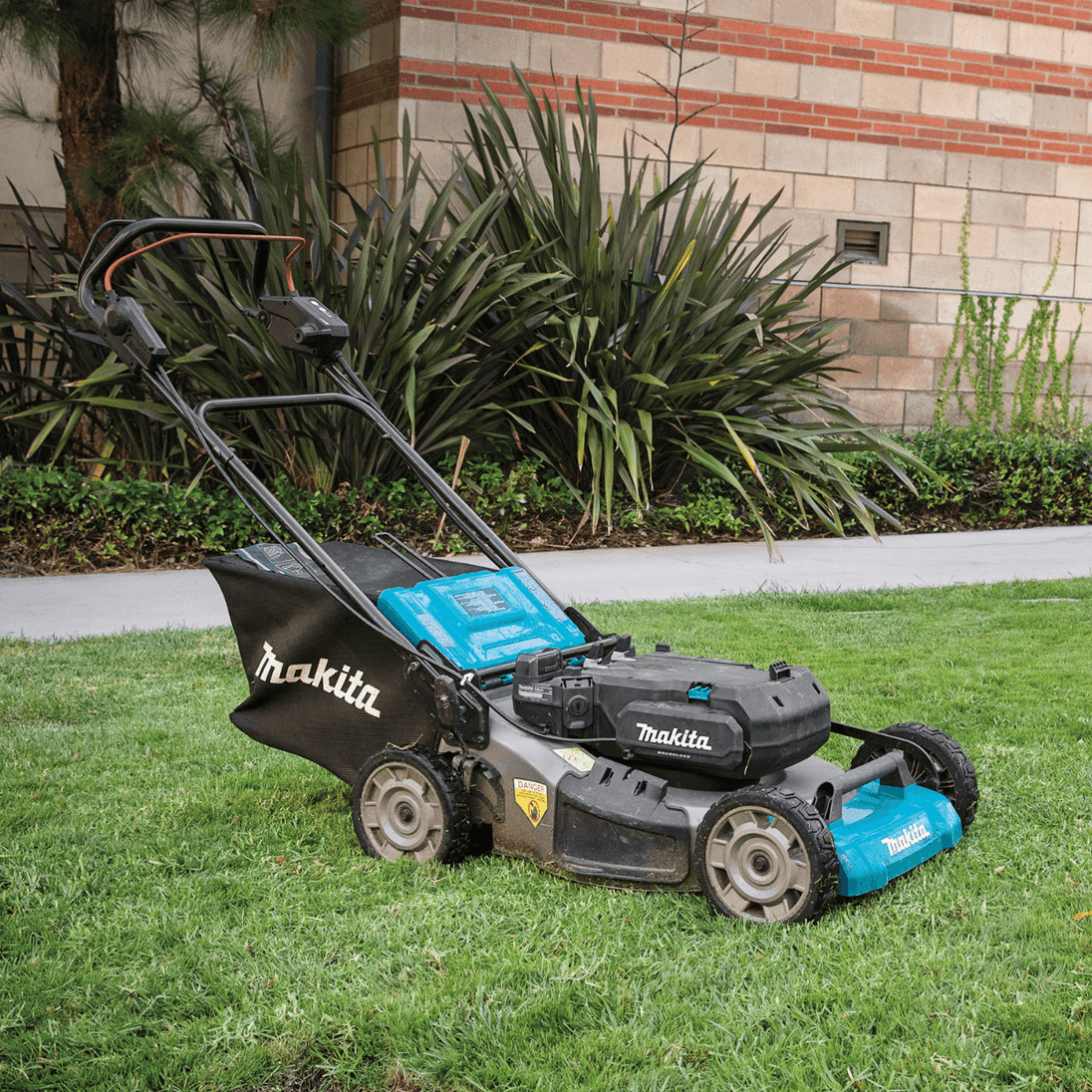 Makita CML01Z 40V ConnectX Brushless 21" Self?Propelled Lawn Mower - SLE Equipment - 5