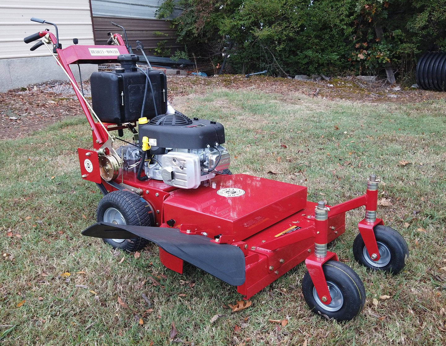 Bradley 32" Walk Behind Mower Belt Drive - 17.5 HP Briggs Pull Start w/ Electric Clutch 32BDE-BS17