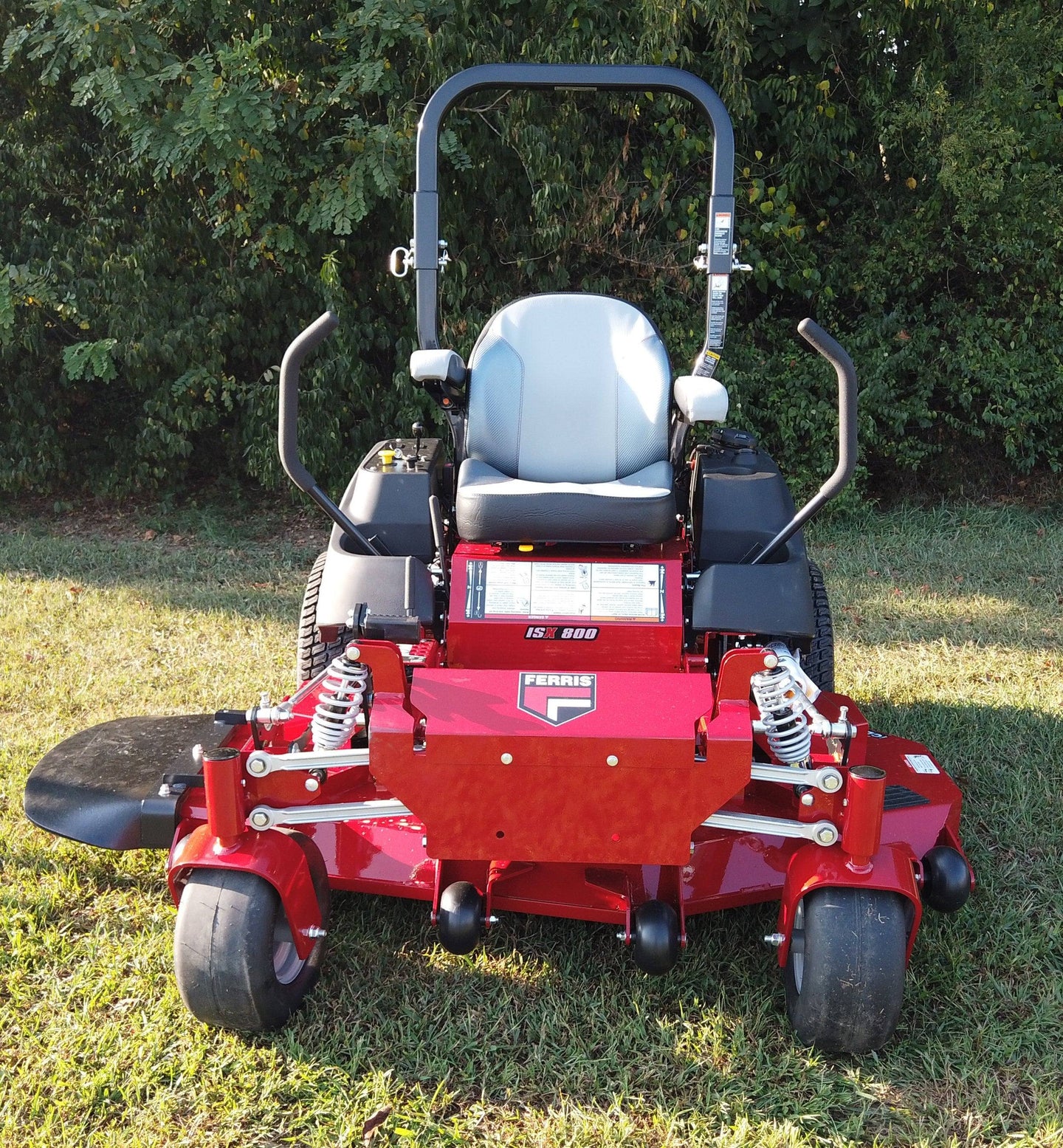 Ferris ISX800 Zero Turn Mower 61" - 27hp Briggs & Stratton EFI Engine