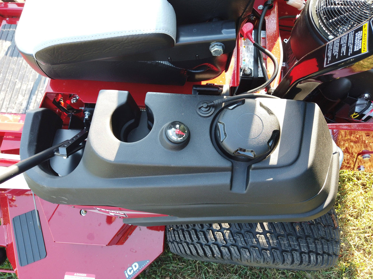 Ferris ISX800 Zero Turn Mower 61" - 27hp Briggs & Stratton EFI Engine