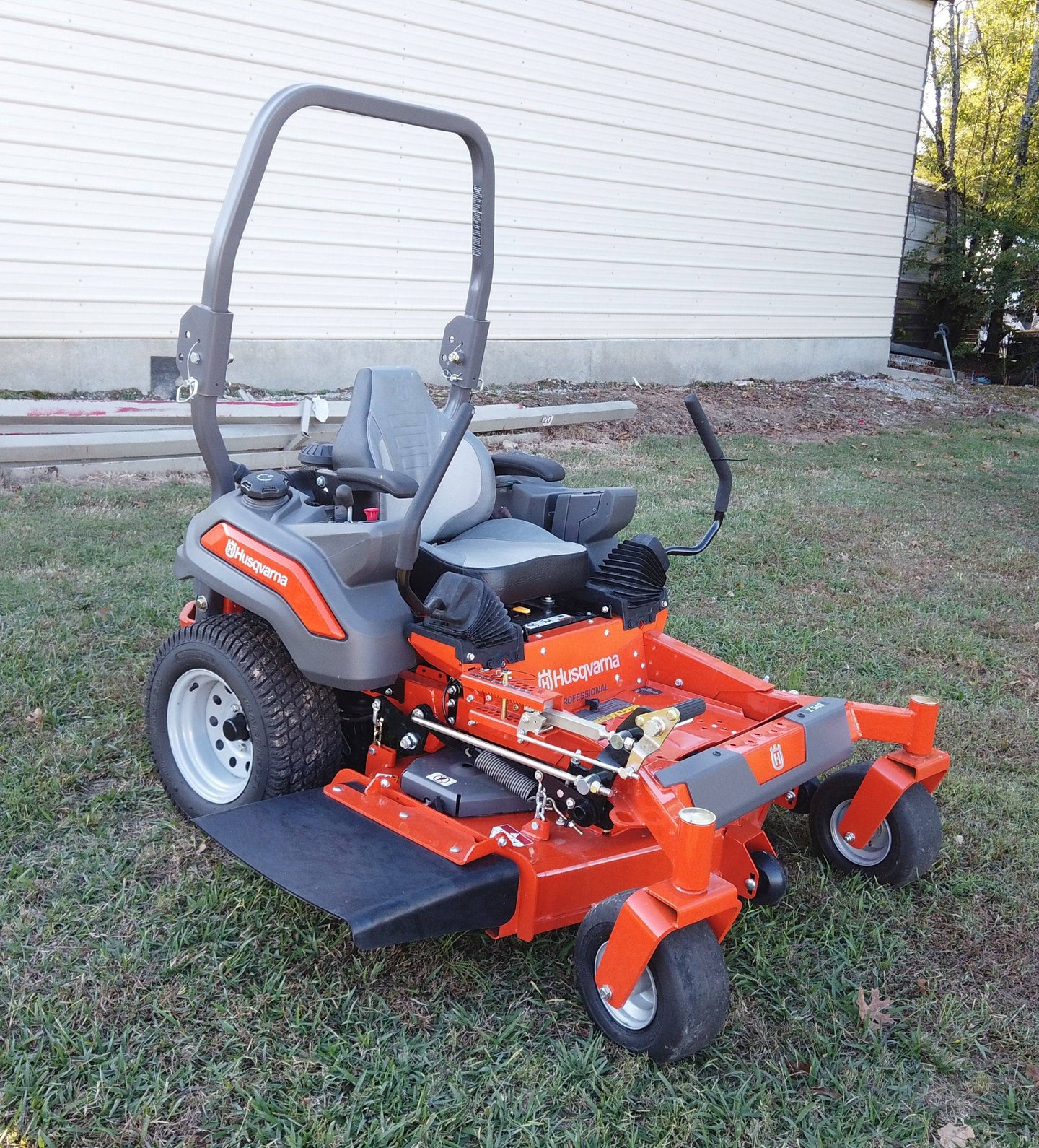 Husqvarna Z548 Zero Turn Mower 48" Deck 22 hp Kawasaki