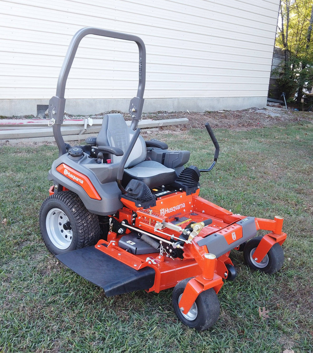 Husqvarna Z548 Zero Turn Mower 48" Deck 22 hp Kawasaki
