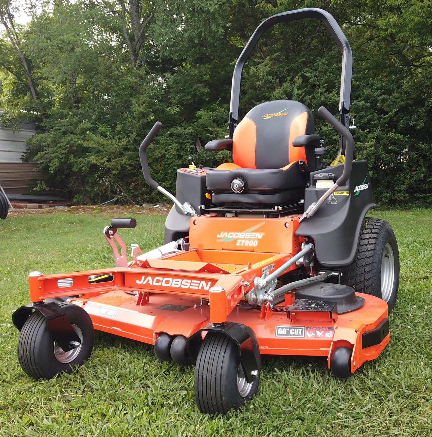 Jacobsen ZT900 2760KW Zero Turn Mower
