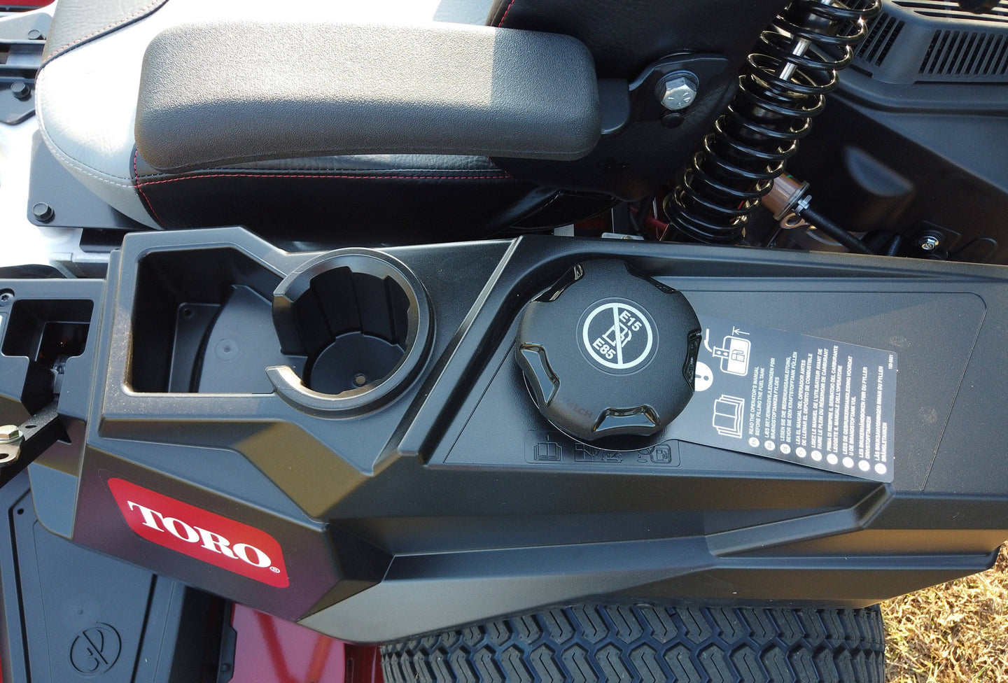 Toro 75213 TimeCutter HD Zero Turn Mower 60" Front Right