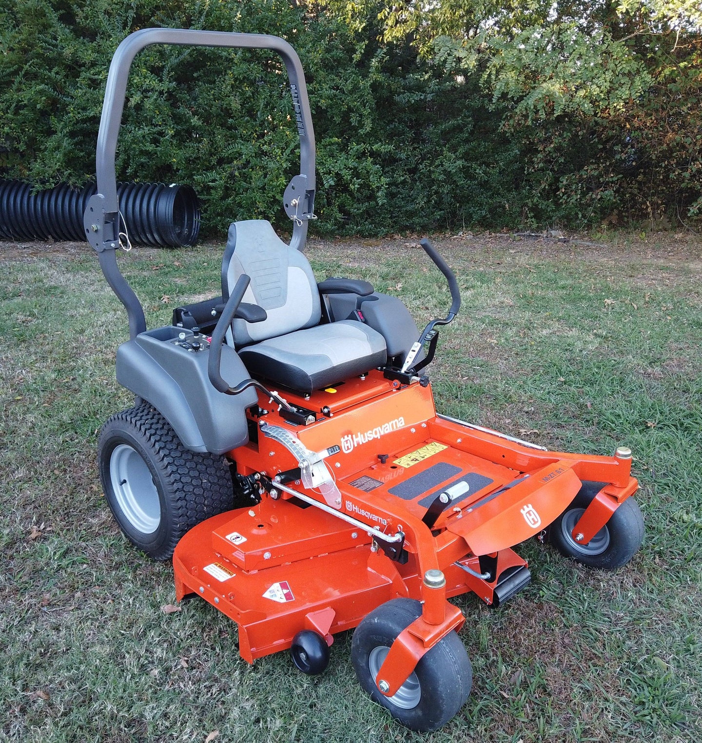 Husqvarna M-ZT 61 Zero Turn Lawn Mower 25 HP Kohler Confidant front view