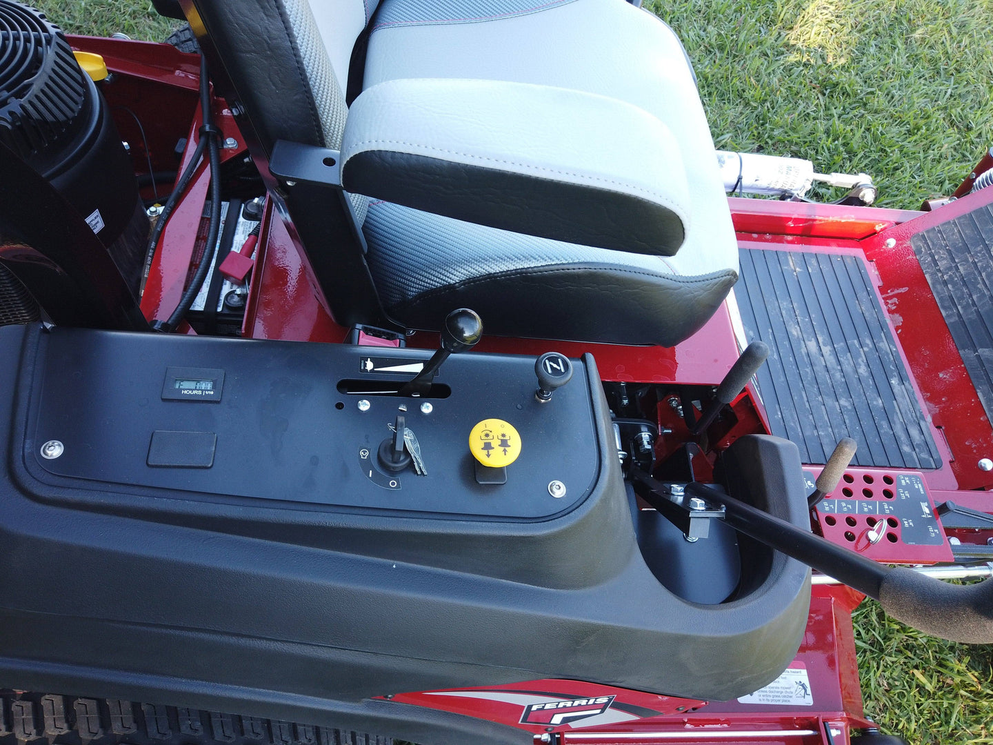 Ferris Is700z Zero Turn Mower 52" 27 HP Briggs Engine