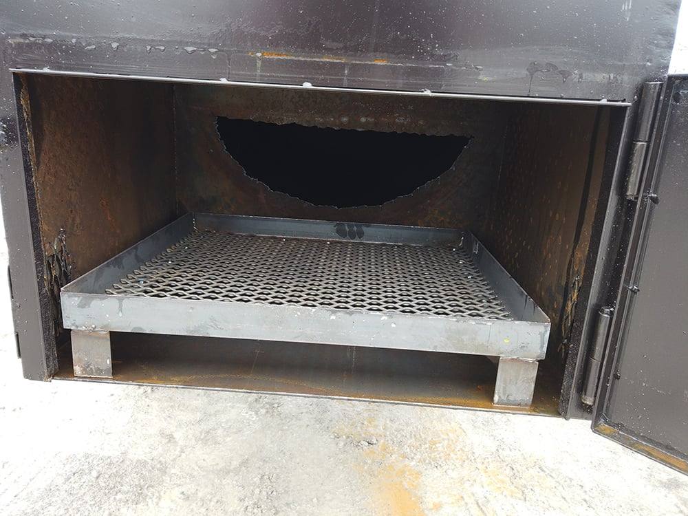 Smoker Trailer Pull Behind 5'x8' with Counter Weight Left