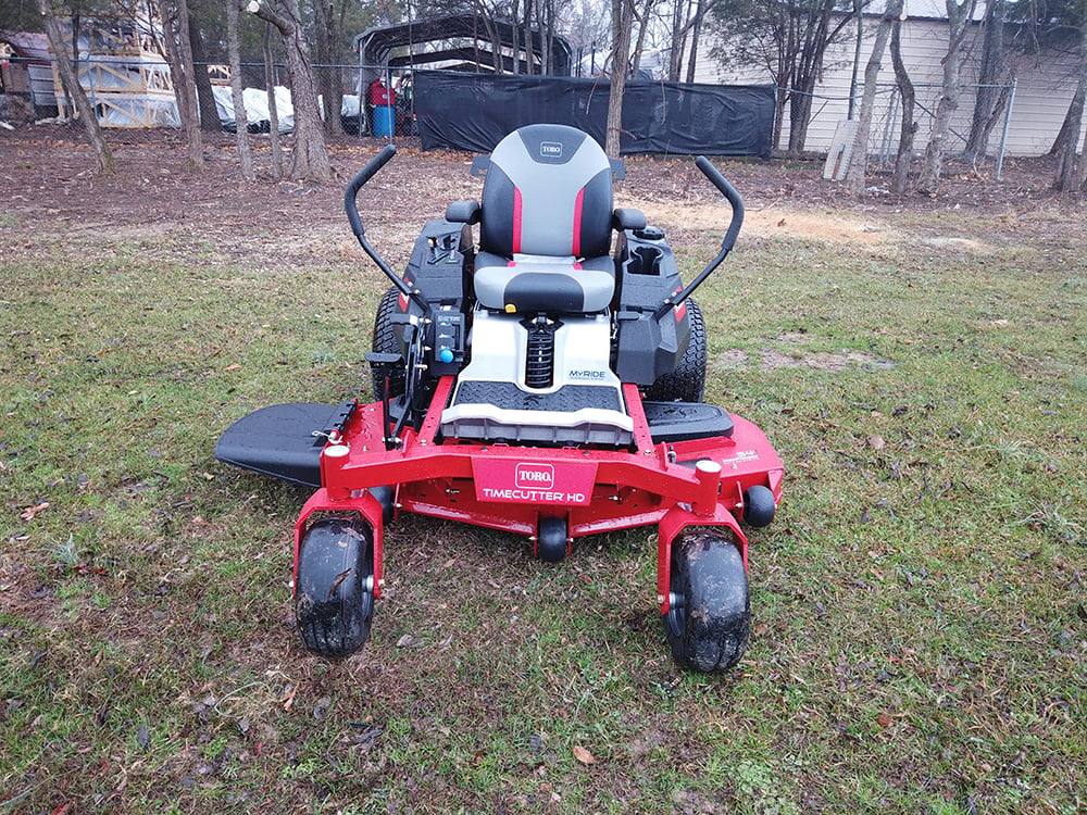 Toro 75212 TimeCutter HD Zero Turn Mower 54" Front Right