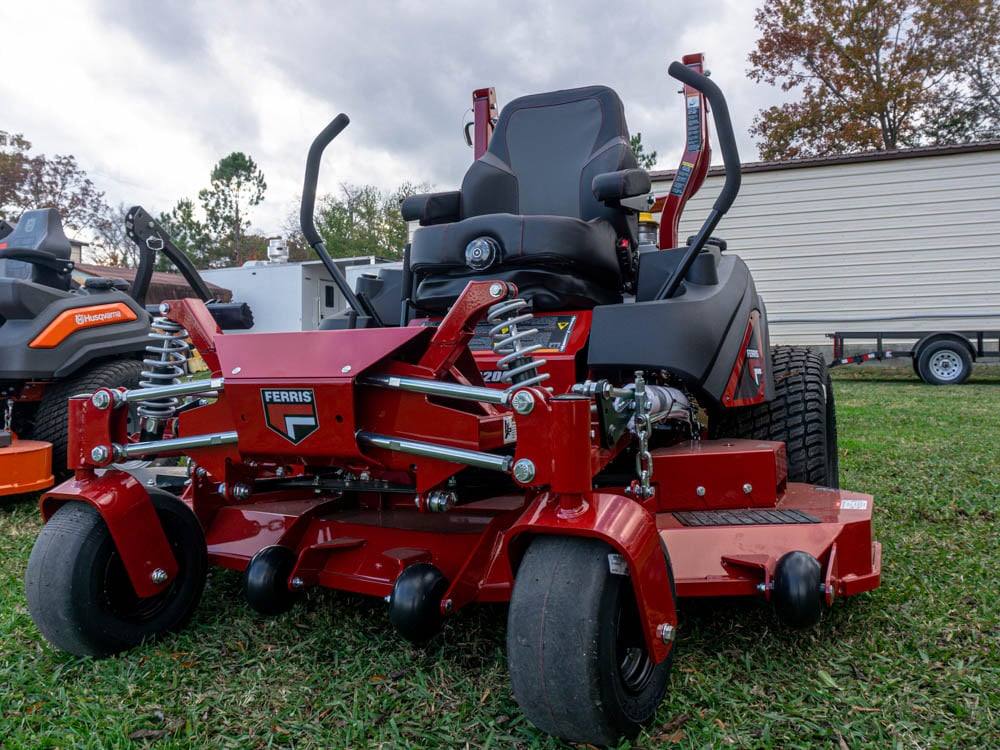Ferris ISX2200 (5901923) 61" 28HP Vanguard EFI Zero Turn Mower
