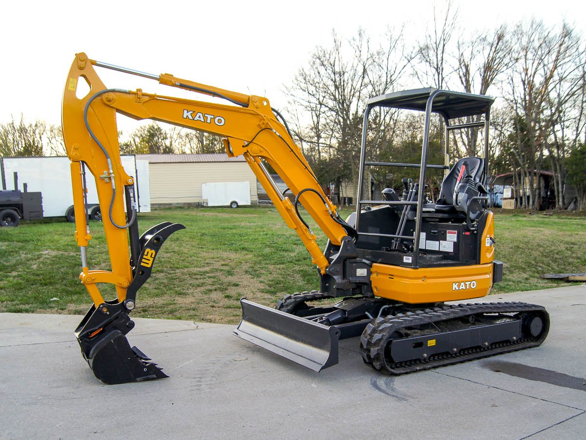 Kato 35V-5 Mini Excavator 8100lbs 23HP Yanmar Diesel