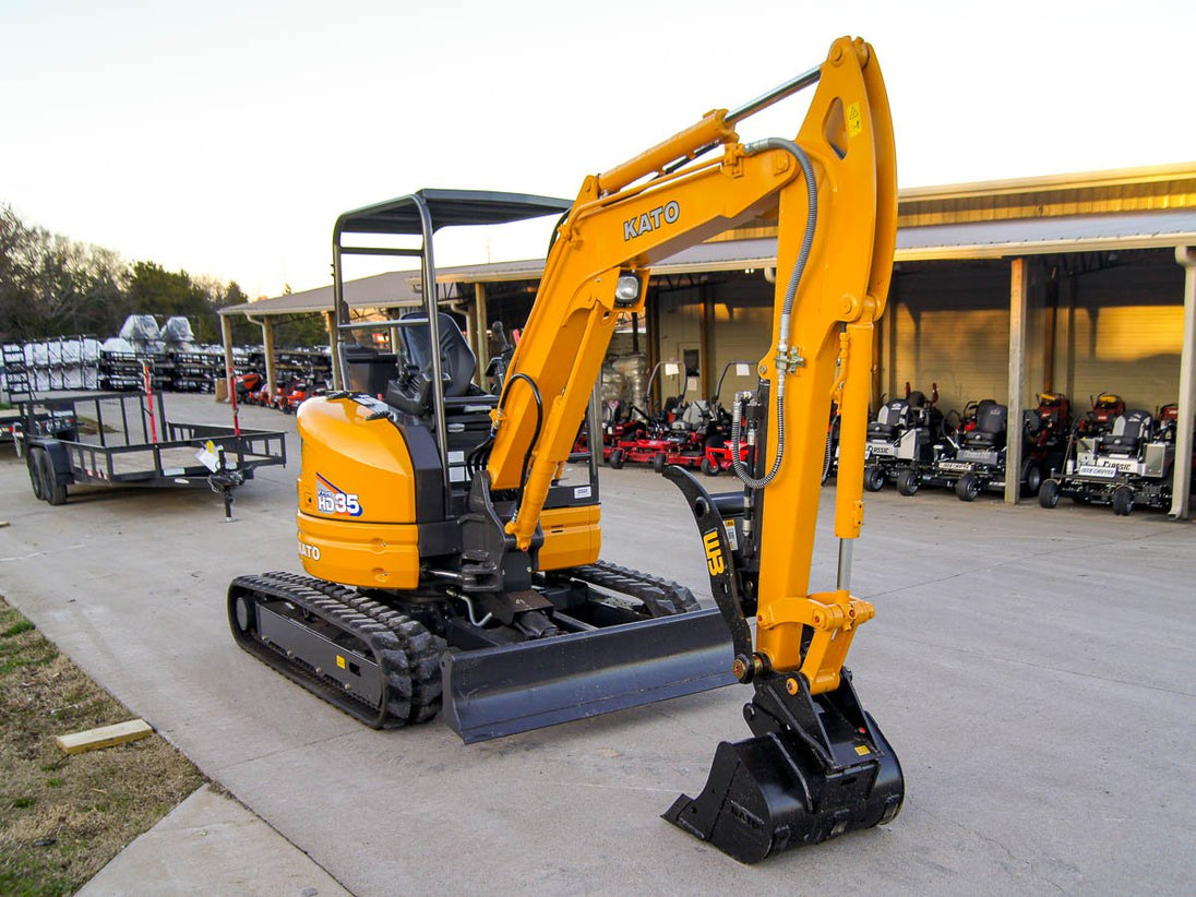 Kato 35V-5 Mini Excavator 8100lbs 23HP Yanmar Diesel