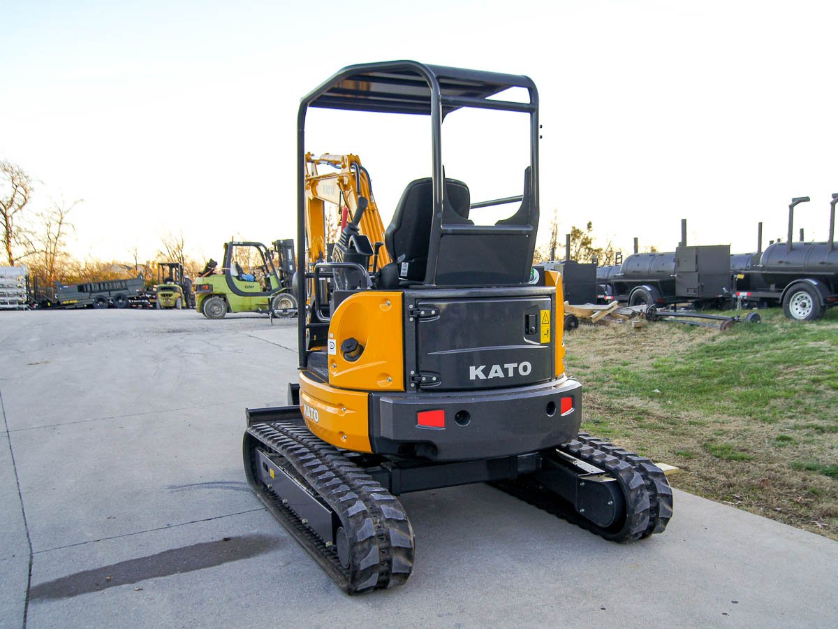 Kato 35V-5 Mini Excavator 8100lbs 23HP Yanmar Diesel