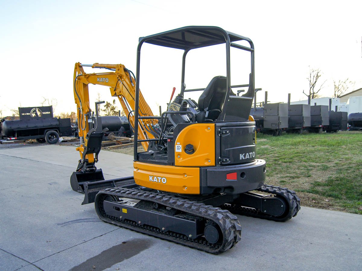 Kato 35V-5 Mini Excavator 8100lbs 23HP Yanmar Diesel