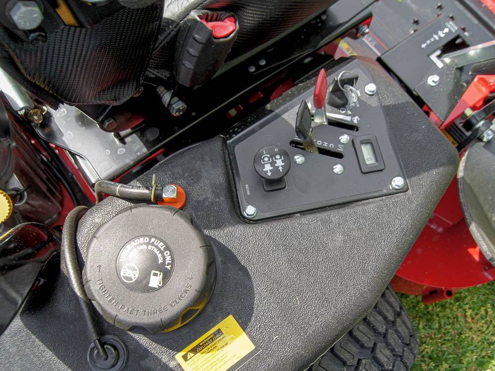 WorldLawn King Cobra Zero Turn Mower Front Right