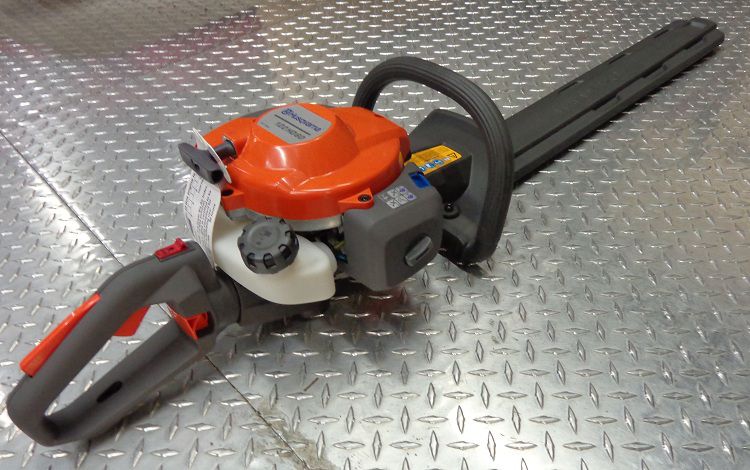 Husqvarna 122HD60 Hedge Trimmer 23" Double Sided 21.7cc Engine