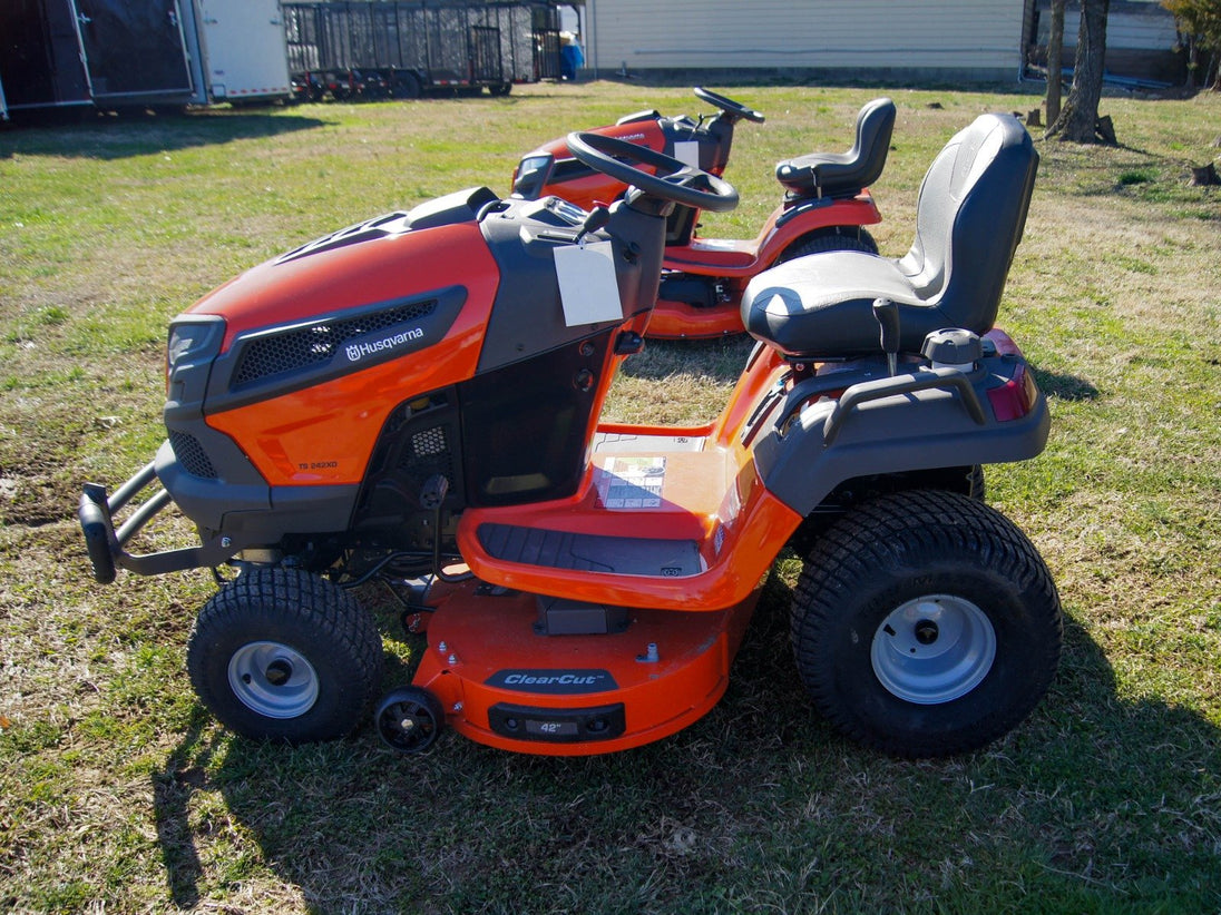 Husqvarna TS 242XD 42" Riding Lawn Tractor Front Right