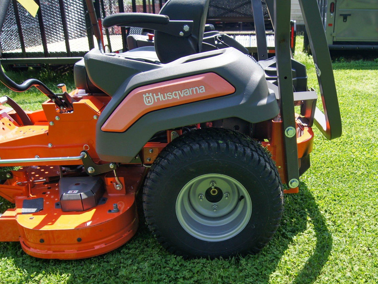 Husqvarna Z448 22 HP Kawasaki 48" Zero Turn Mower