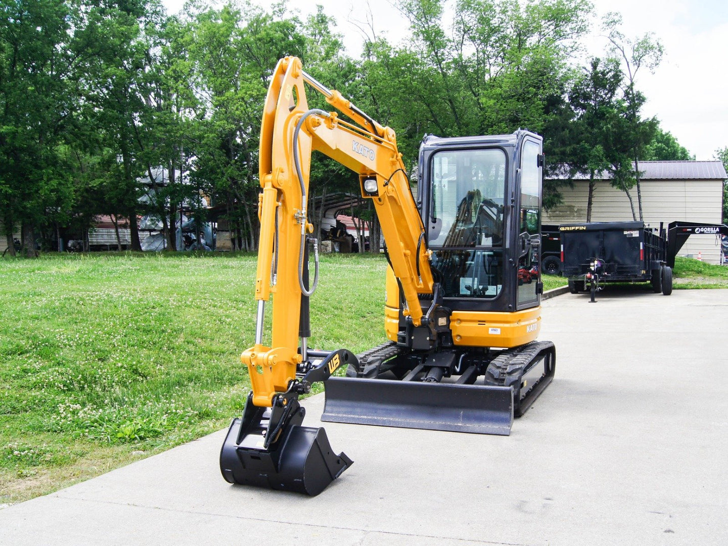 Kato HD35V5 Mini Excavator 8082lbs 23HP Yanmar Diesel Closed Cab