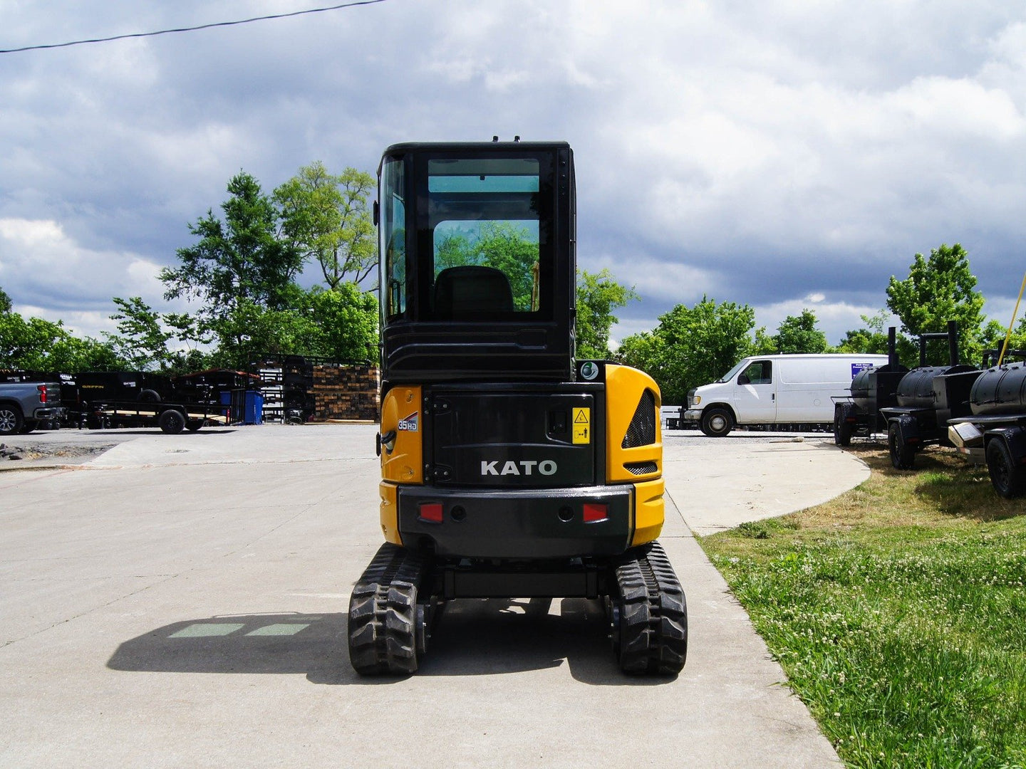 Kato HD35V5 Mini Excavator 8082lbs 23HP Yanmar Diesel Closed Cab