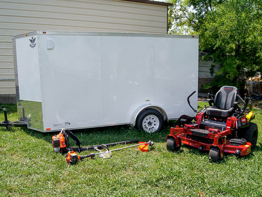 Toro 77282 2000 Series 52" Zero Turn Mower Enclosed Trailer Handheld Package