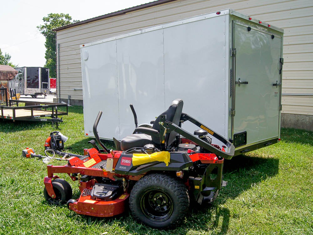 Toro 77282 2000 Series 52" Zero Turn Mower Enclosed Trailer Handheld Package