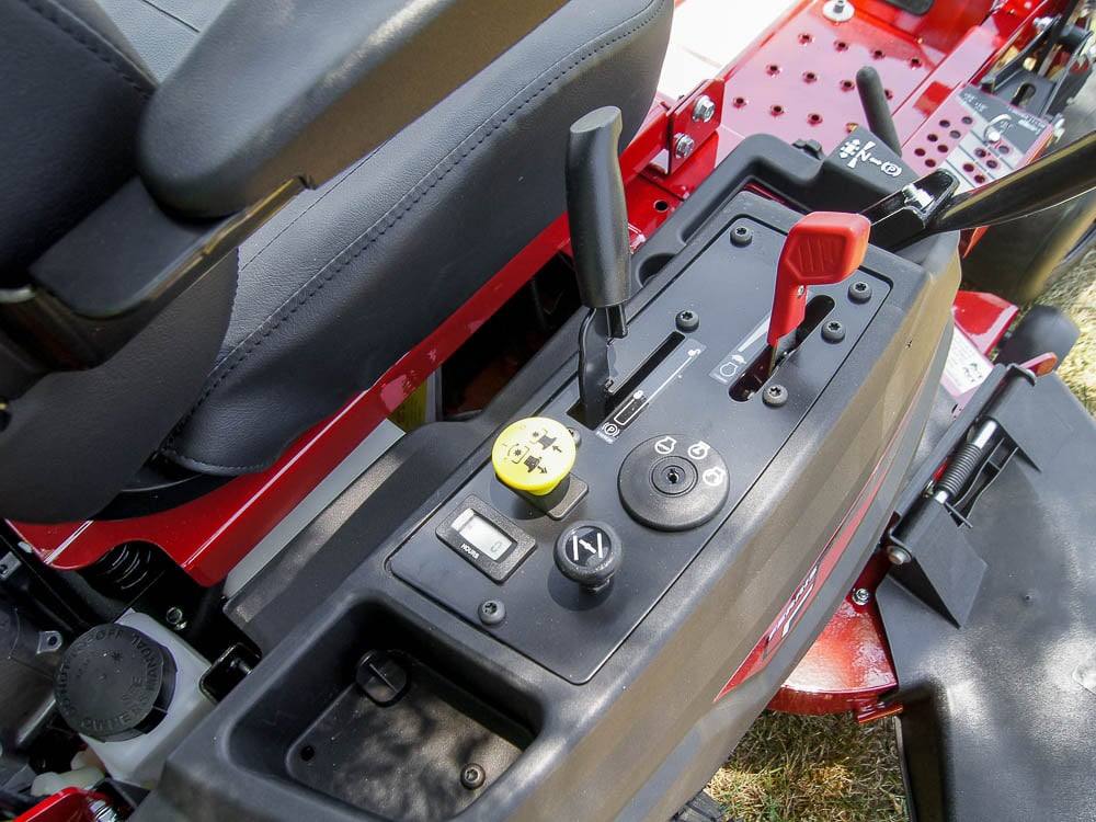 Ferris 500S (5902051) 48" 25HP Briggs and Stratton