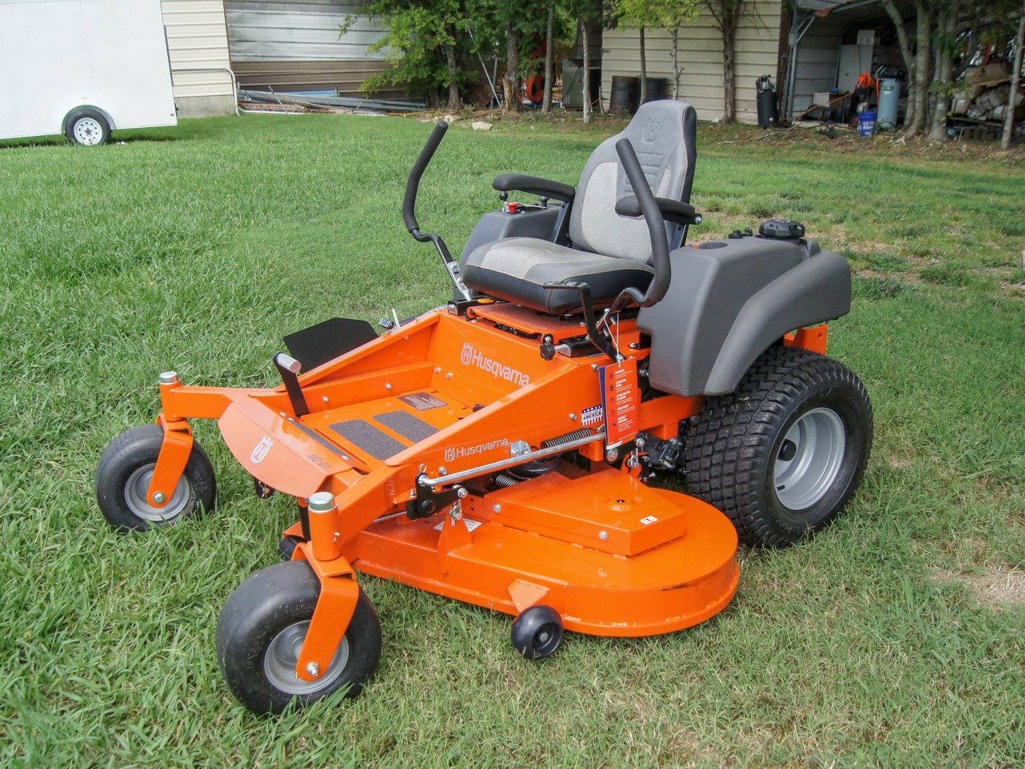 Husqvarna MZ61 Zero Turn Mower 61" Deck 27 HP Briggs & Stratton