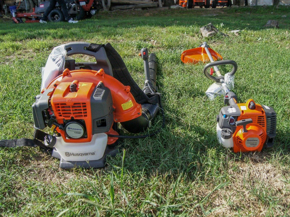 Toro 75746 TimeCutter Zero Turn Mower Handhelds Enclosed Trailer Bundle