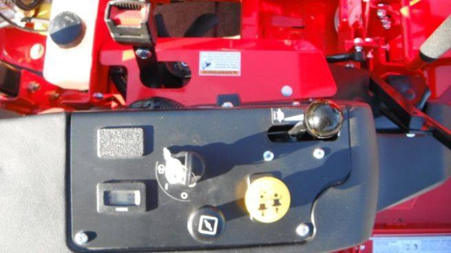 Snapper Pro S200XT Zero Turn Mower 61" Deck 28 HP Vanguard