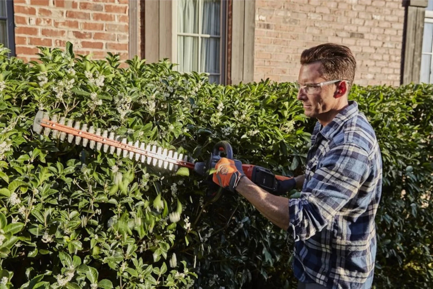 Husqvarna 115iHD55 36V 22" Hedge Trimmer (Battery and Charger) - SLE Equipment - 8