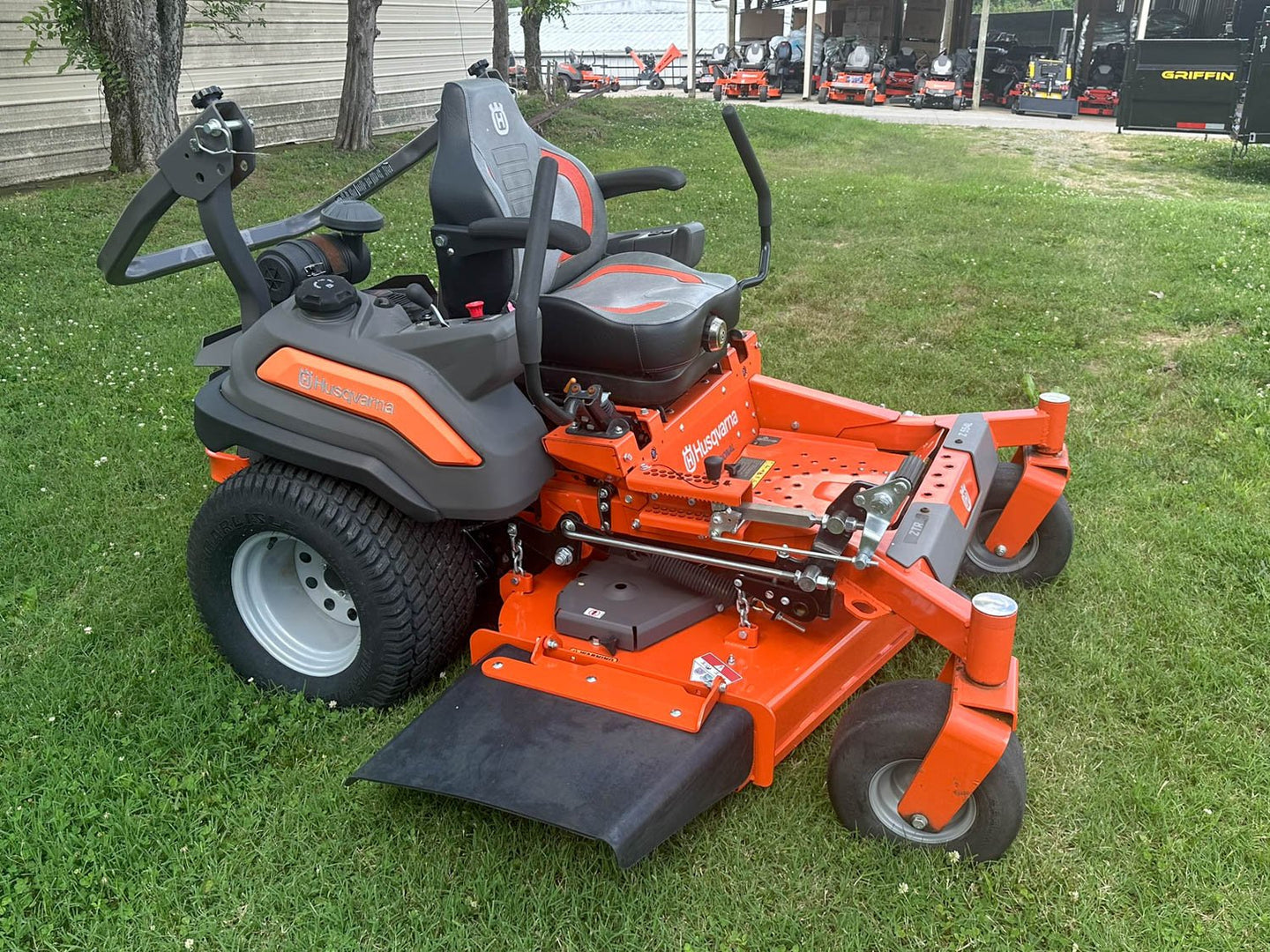 Husqvarna Z554L 54" Zero Turn Mower 27HP KAW (Scratch and Dent - 1860)