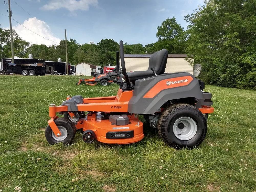 Husqvarna Z254F Zero Turn Lawn Mower 54" Briggs and Bagger Package