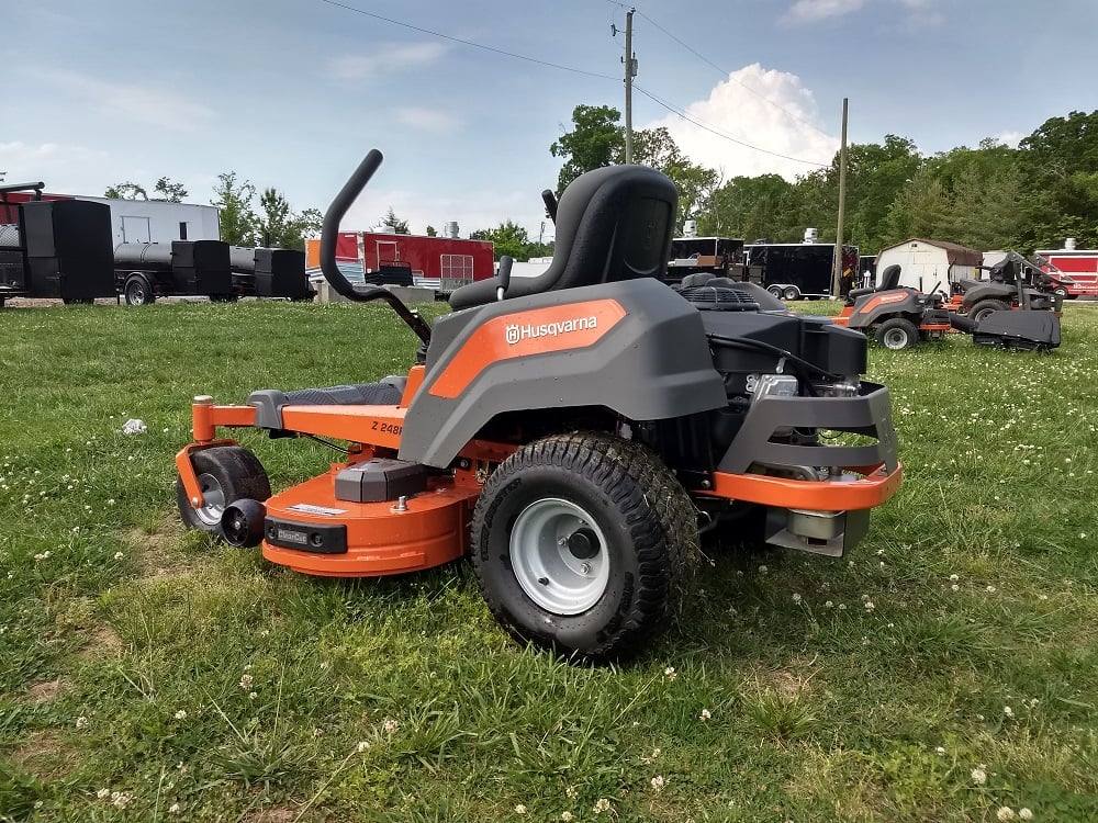 Husqvarna Z254F Zero Turn Lawn Mower 54" Briggs and Bagger Package