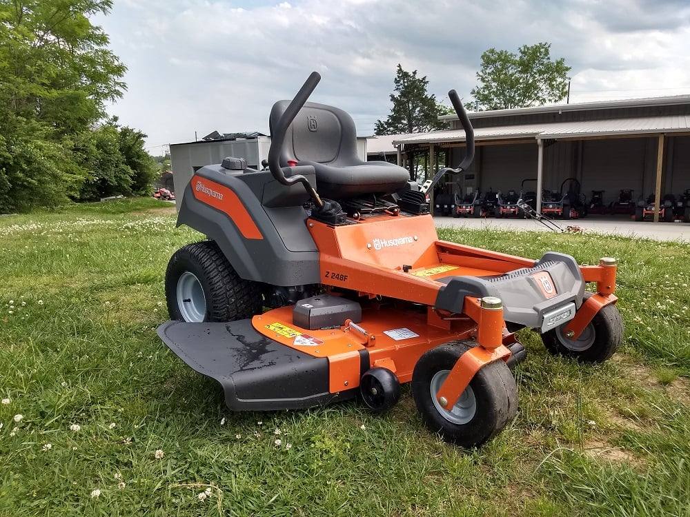 Husqvarna Z254F Zero Turn Lawn Mower 54" Briggs and Bagger Package