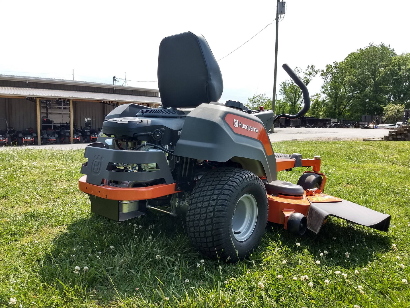 Husqvarna Z254F Zero Turn Lawn Mower