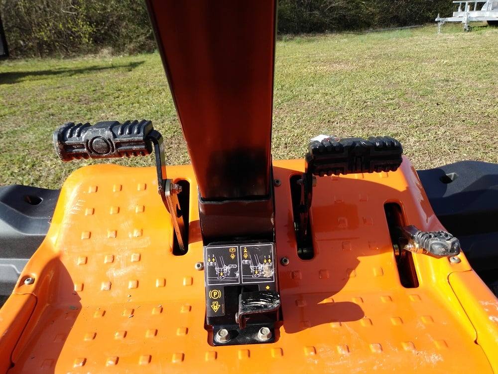 Columbia ZTS54KH 54" Zero Turn Mower Front Right