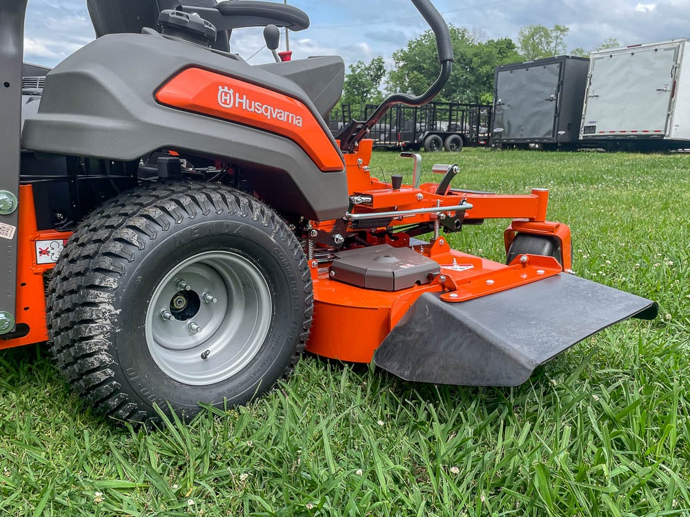 Husqvarna Z460 60" Zero Turn Mower 23HP KAW (Scratch and Dent) + 525L Trimmer