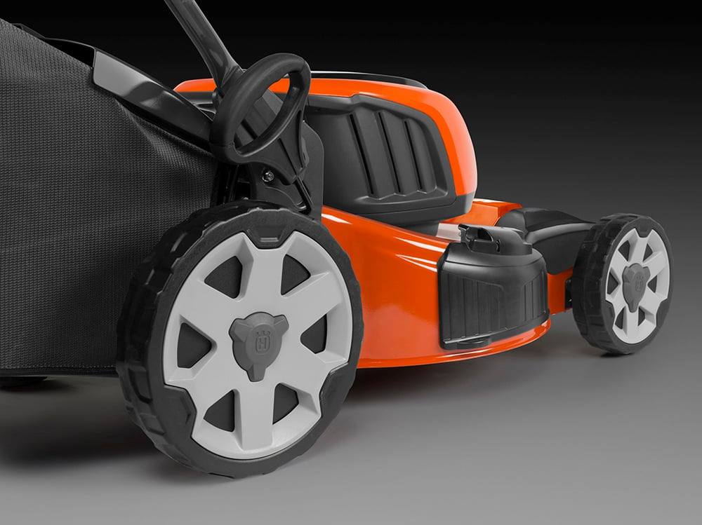 Husqvarna LE 121P Lithium Ion Battery Powered 20" Push Mower with Batteries