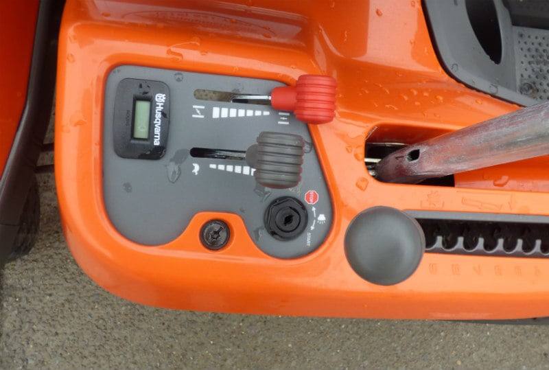 Husqvarna R 322T AWD