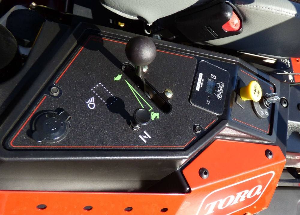 Toro 74452 Titan HD 1500  Mower 60"