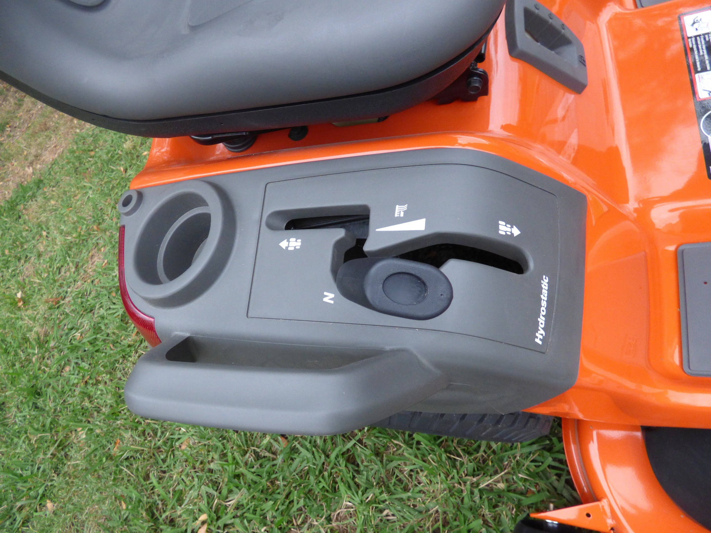 Husqvarna LGT2654 Lawn Tractor