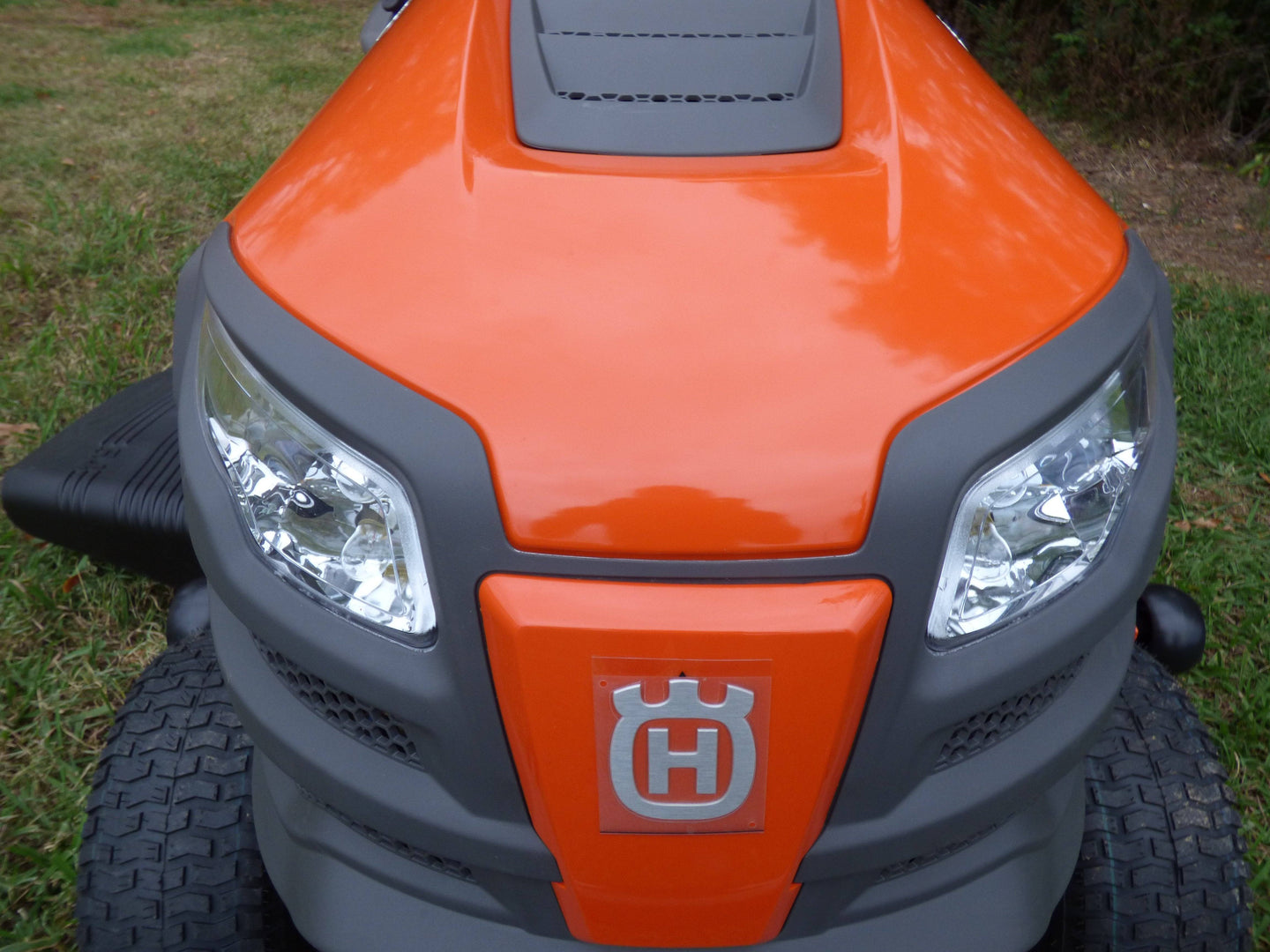 Husqvarna LGT2654 Lawn Tractor