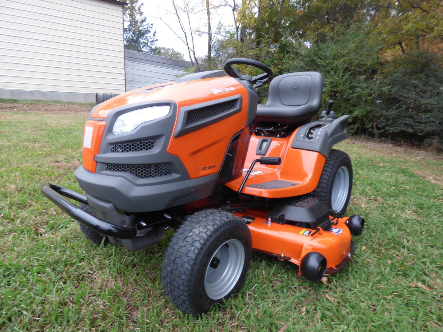 Husqvarna LGT2654 Lawn Tractor