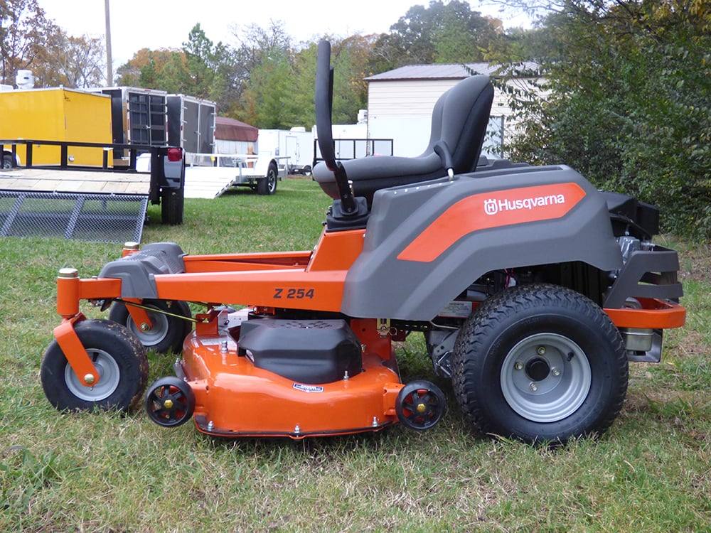 Husqvarna Z254 Zero Turn Lawn Mower with Gift Card