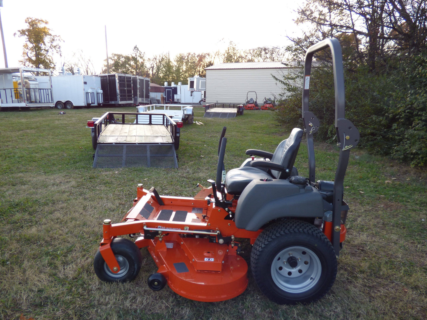 Husqvarna MZT61 Zero Turn Mower 61" Deck 27HP Briggs + Gift Card