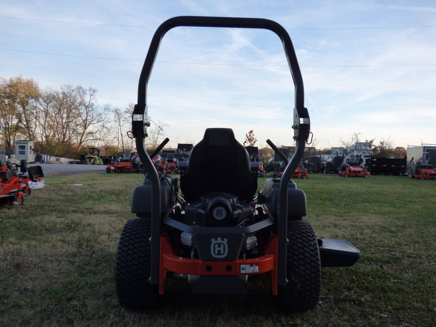 Husqvarna MZT61 Zero Turn Mower 61" Deck 27HP Briggs + Gift Card