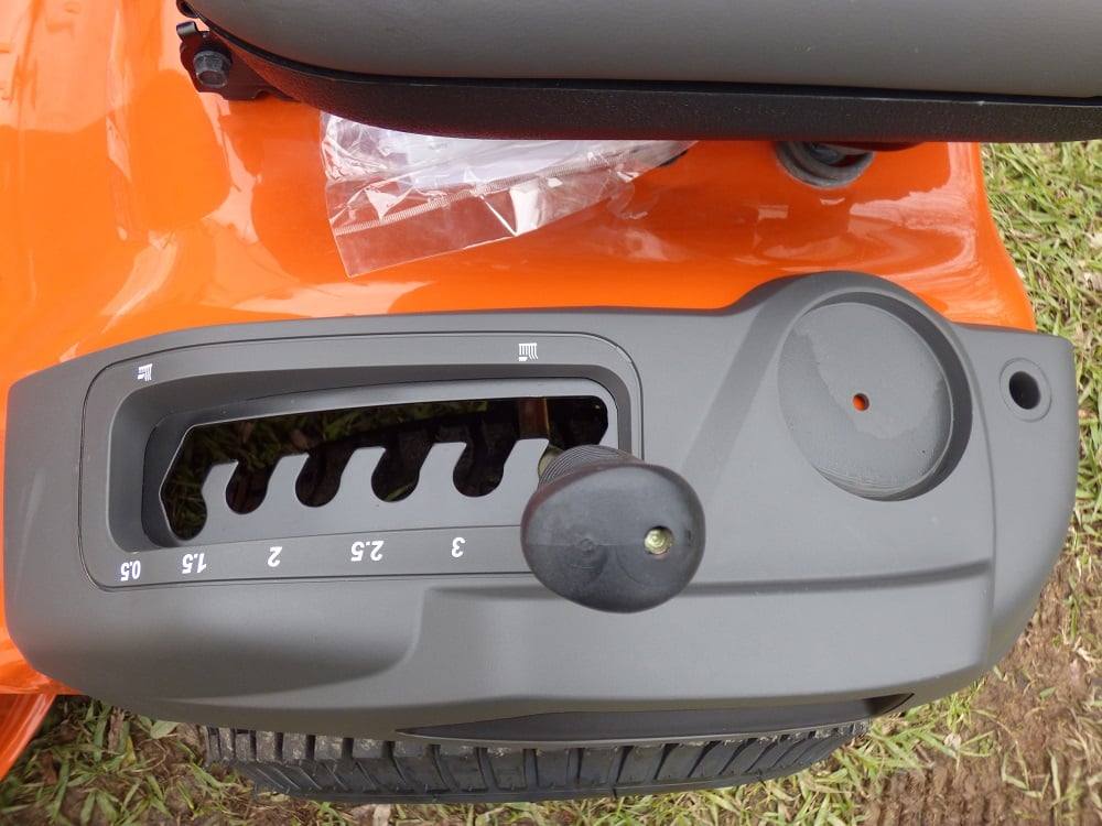 Husqvarna YTH1942 Lawn Tractor with Gift Card