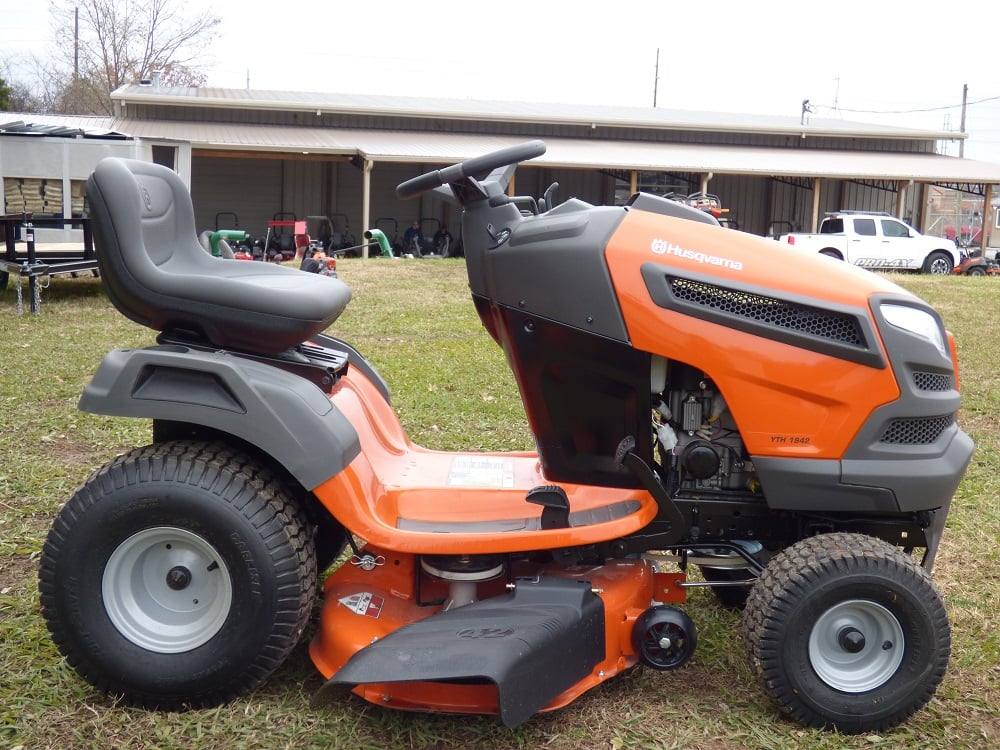 Husqvarna YTH1942 Lawn Tractor with Gift Card