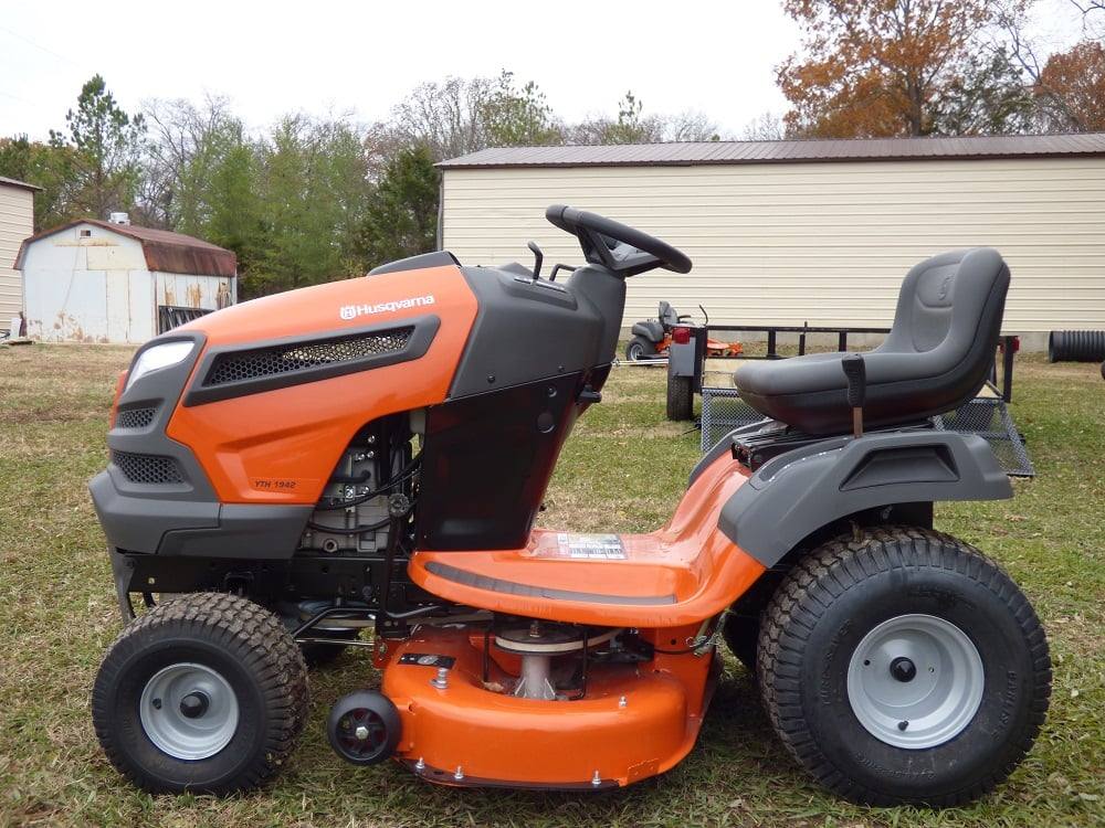 Husqvarna YTH1942 Lawn Tractor with Gift Card