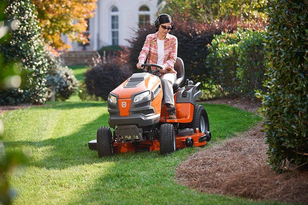 Husqvarna YT48DXLS Lawn Tractor 48" Deck 23 hp Kawasaki - Gift Card